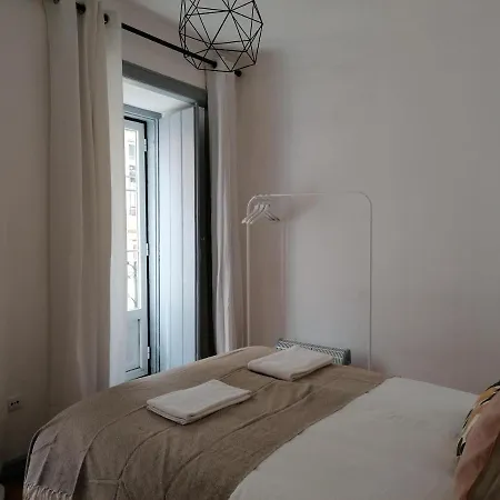 Stunning With Yard In Alfama Lisbon