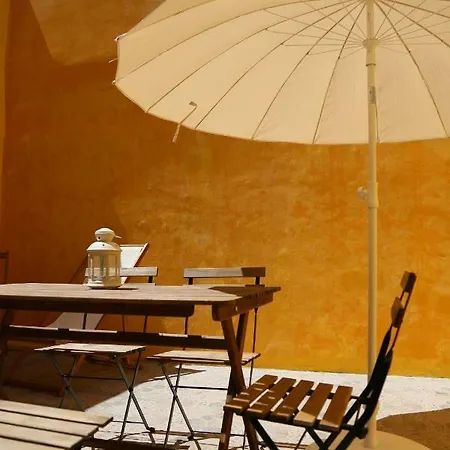 Stunning With Yard In Alfama Apartament