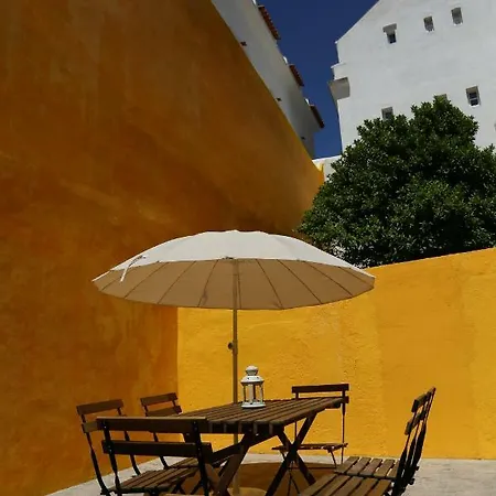 Apartment Stunning With Yard In Alfama *