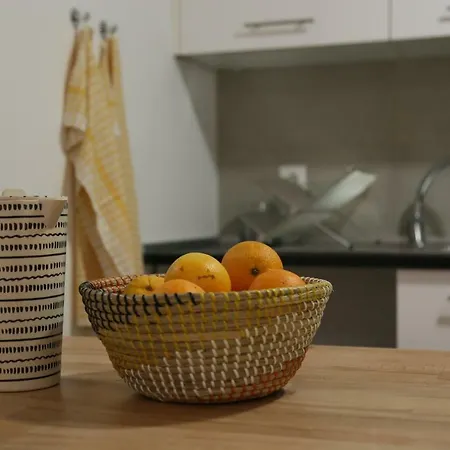 Stunning With Yard In Alfama Apartament